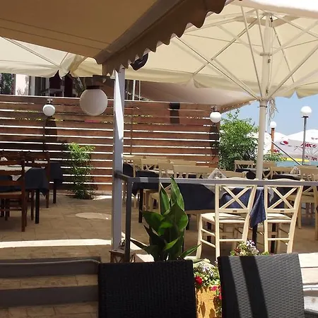 Christina Hotel 2*